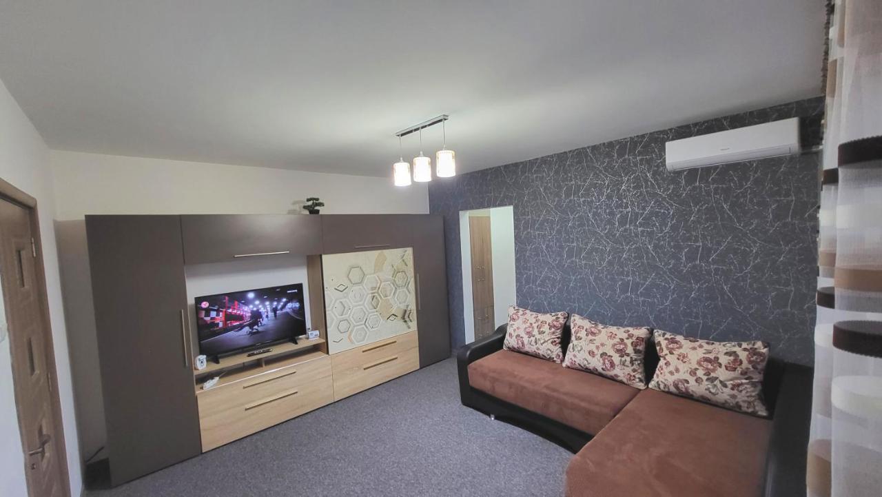 Navi Apartment Onesti